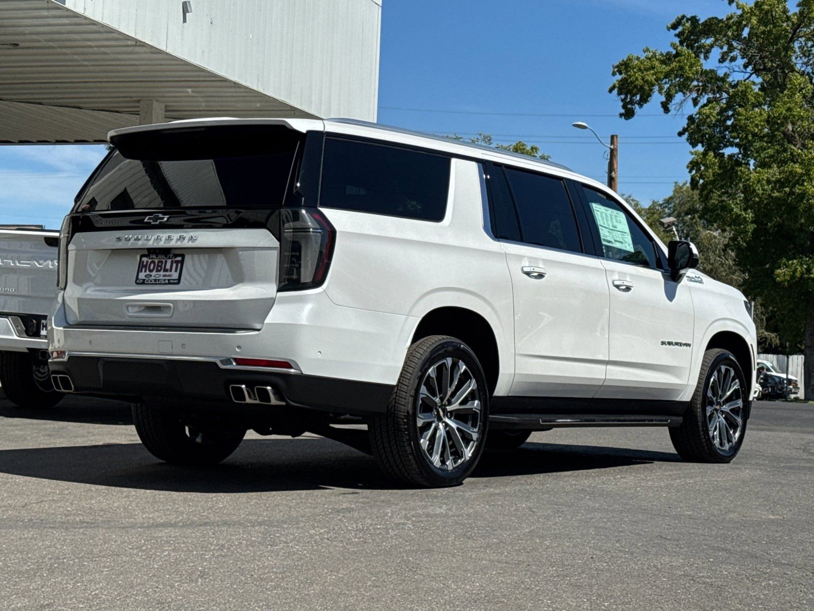2025 Chevrolet Suburban High Country photo 2