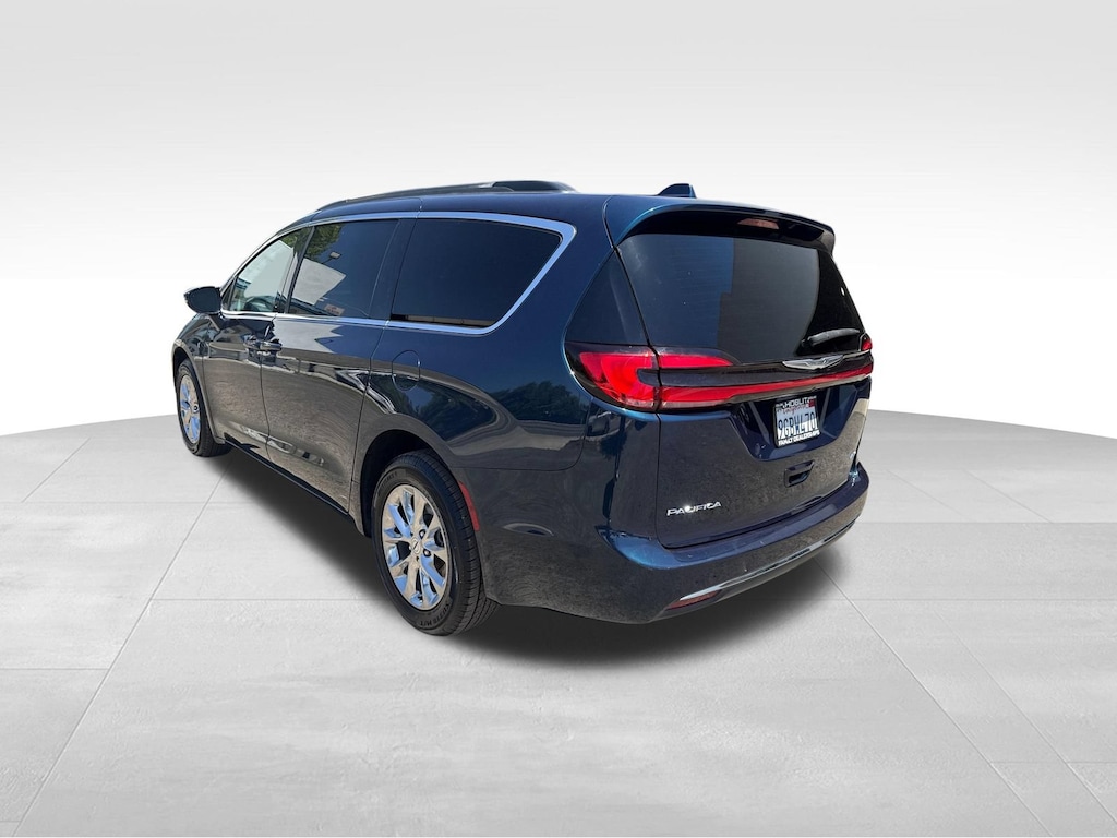 Used 2022 Chrysler Pacifica Touring L AWD Minivan