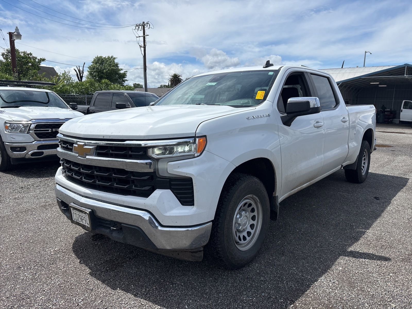 2022 Chevrolet Silverado 1500 LT photo 2