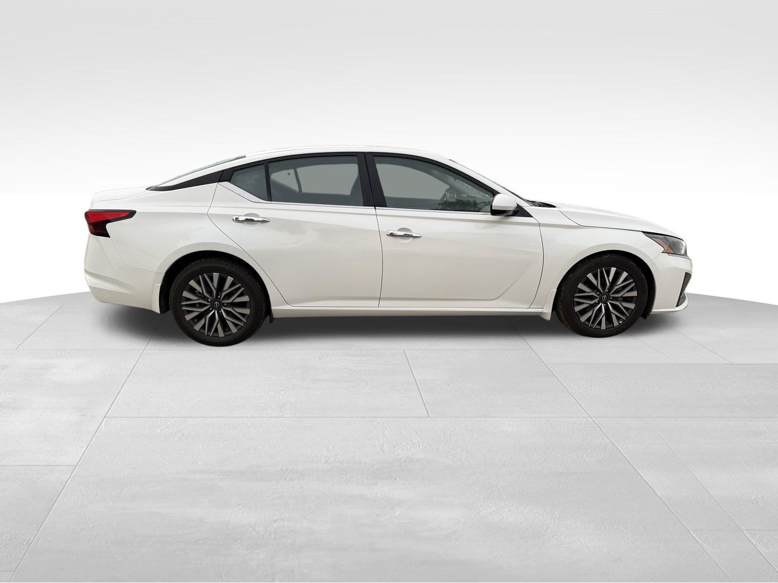 Used 2023 Nissan Altima 2.5 SV