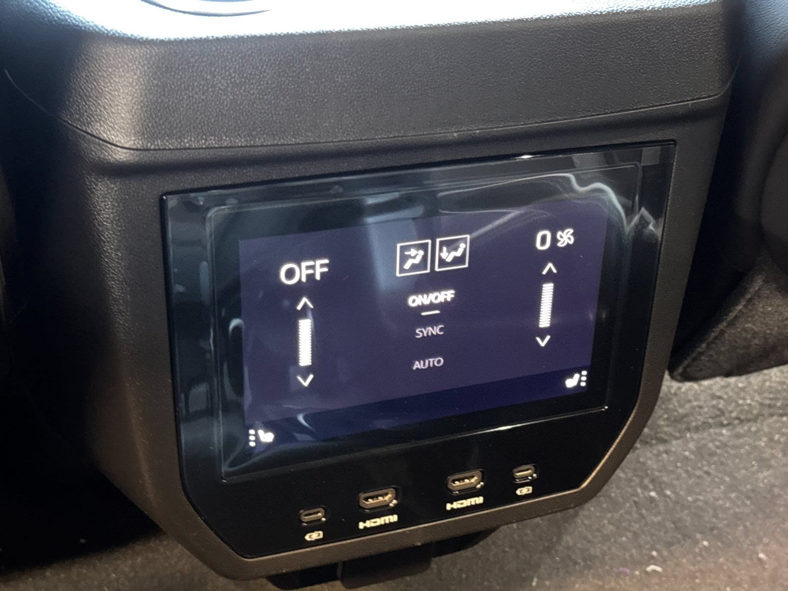 2026 GMC Yukon Denali Ultimate - Photo 13