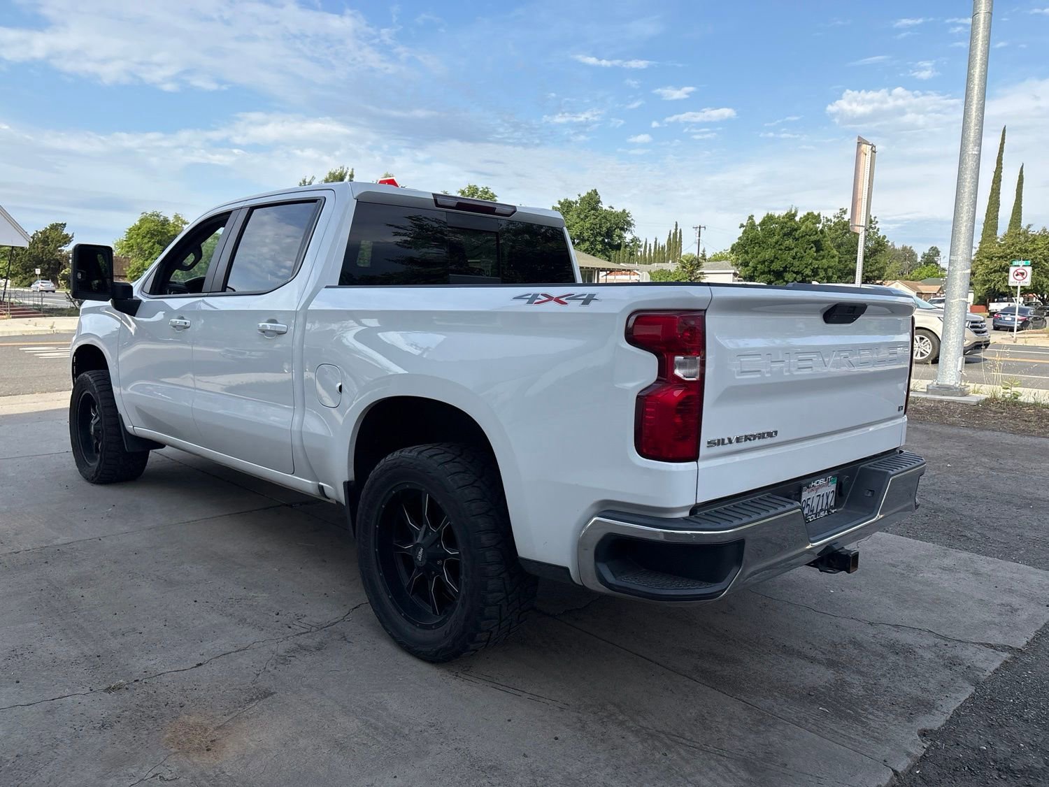 2020 Chevrolet Silverado 1500 LT photo 3