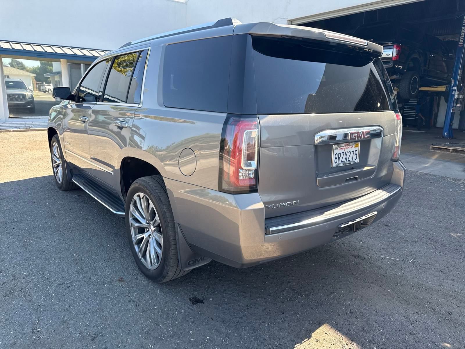 2019 Gmc Yukon Denali photo 2