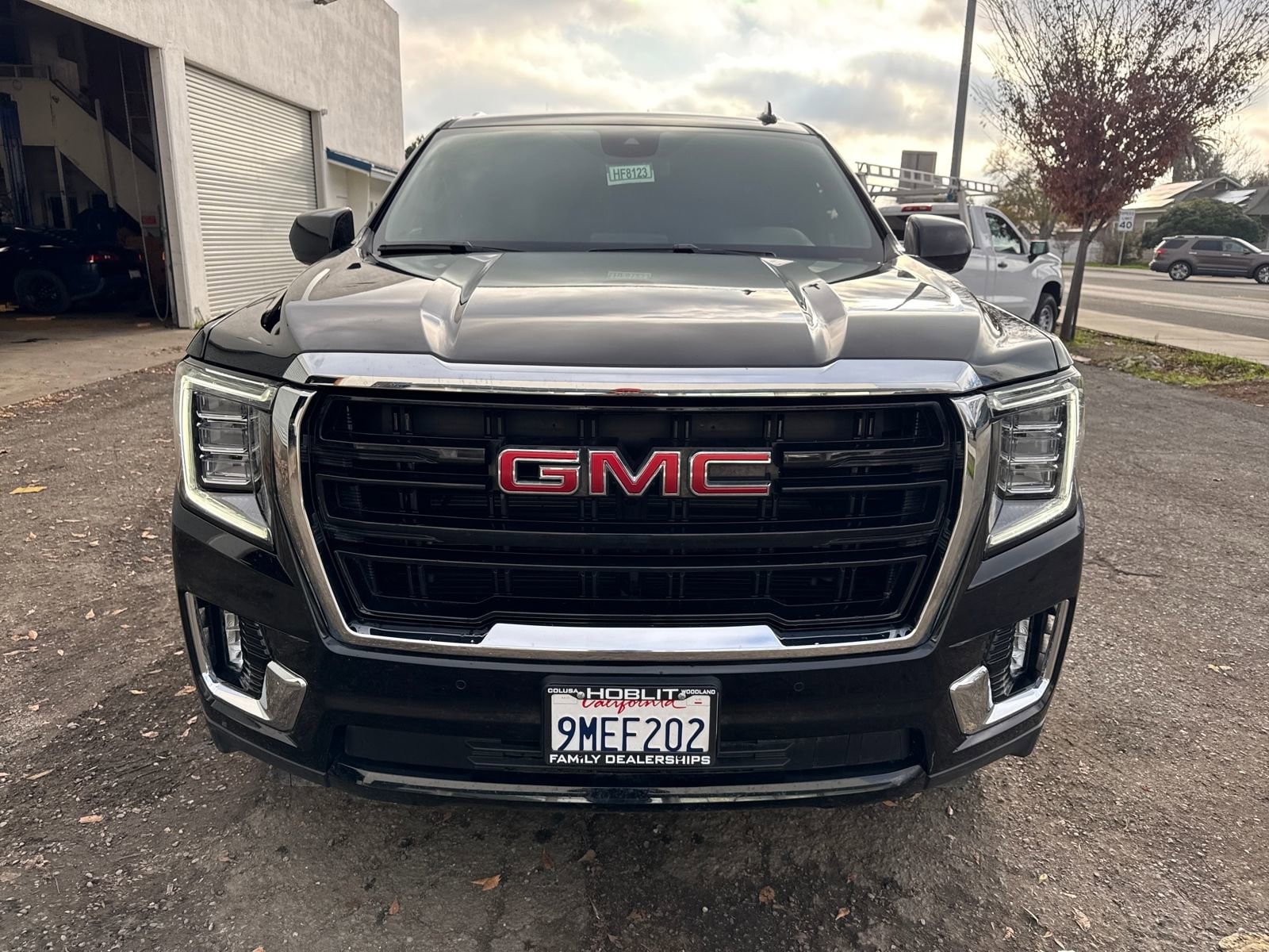 2024 GMC Yukon SLE photo 3