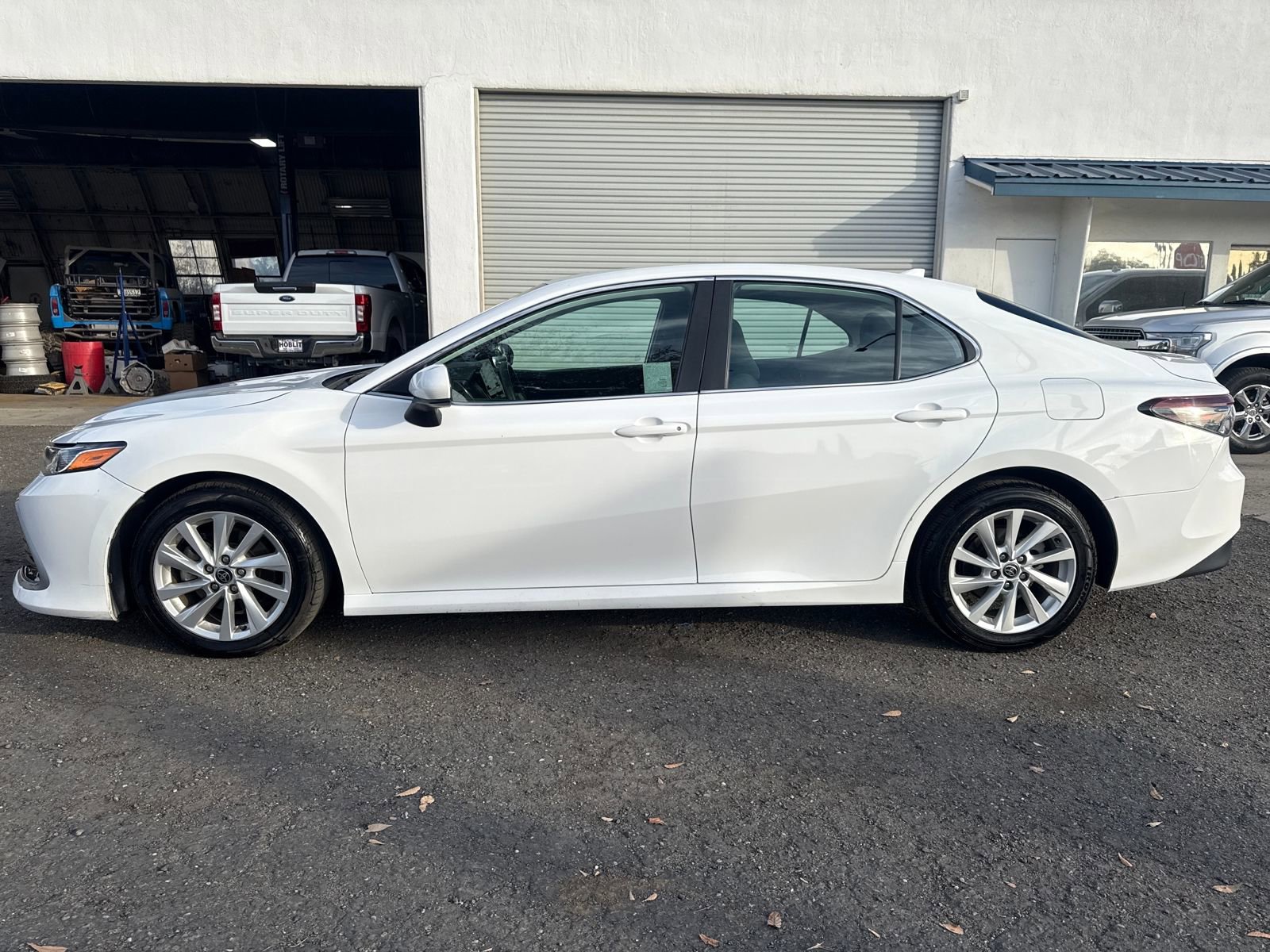 2023 Toyota Camry LE photo 2