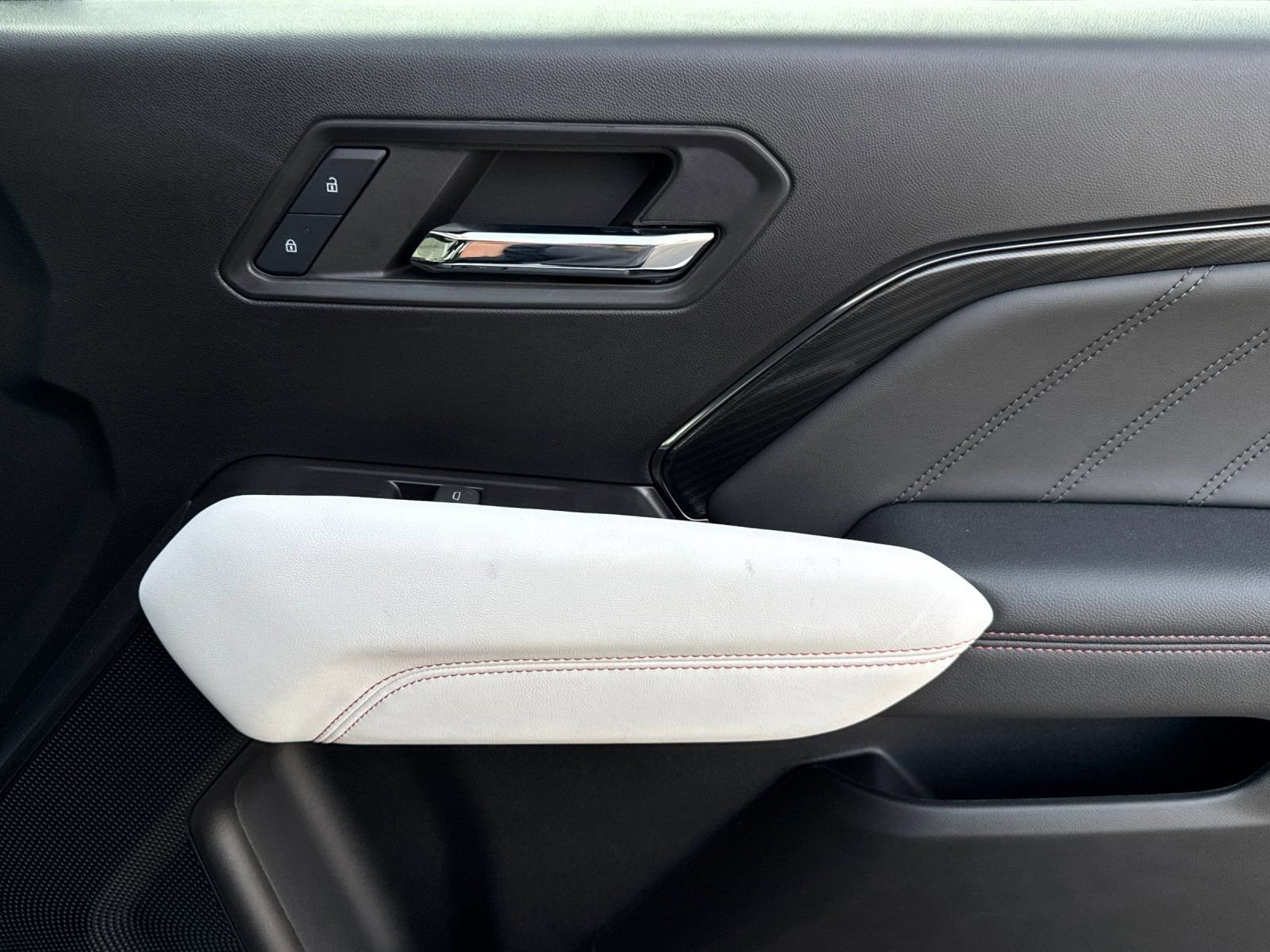 2024 GMC Canyon AT4X - Photo 17