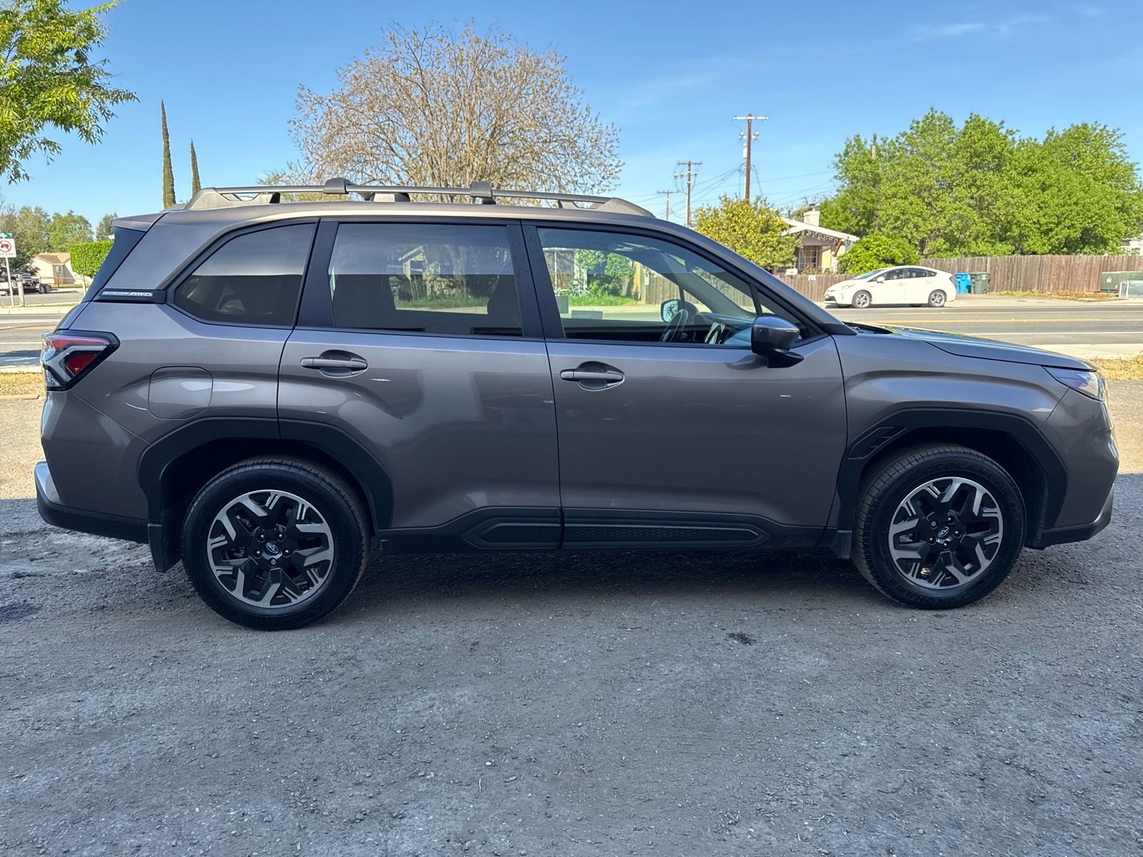 2025 Subaru Forester Premium photo 5