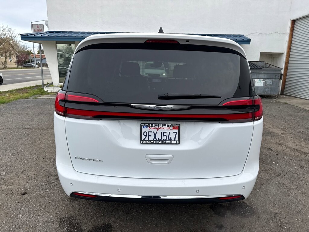 Used 2023 Chrysler Pacifica Touring L Minivan