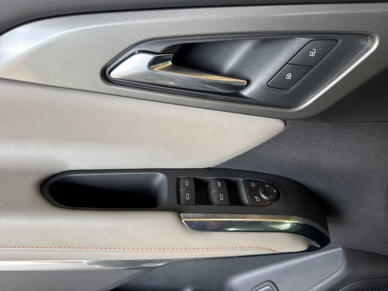 2026 Chevrolet Traverse LT - Photo 11