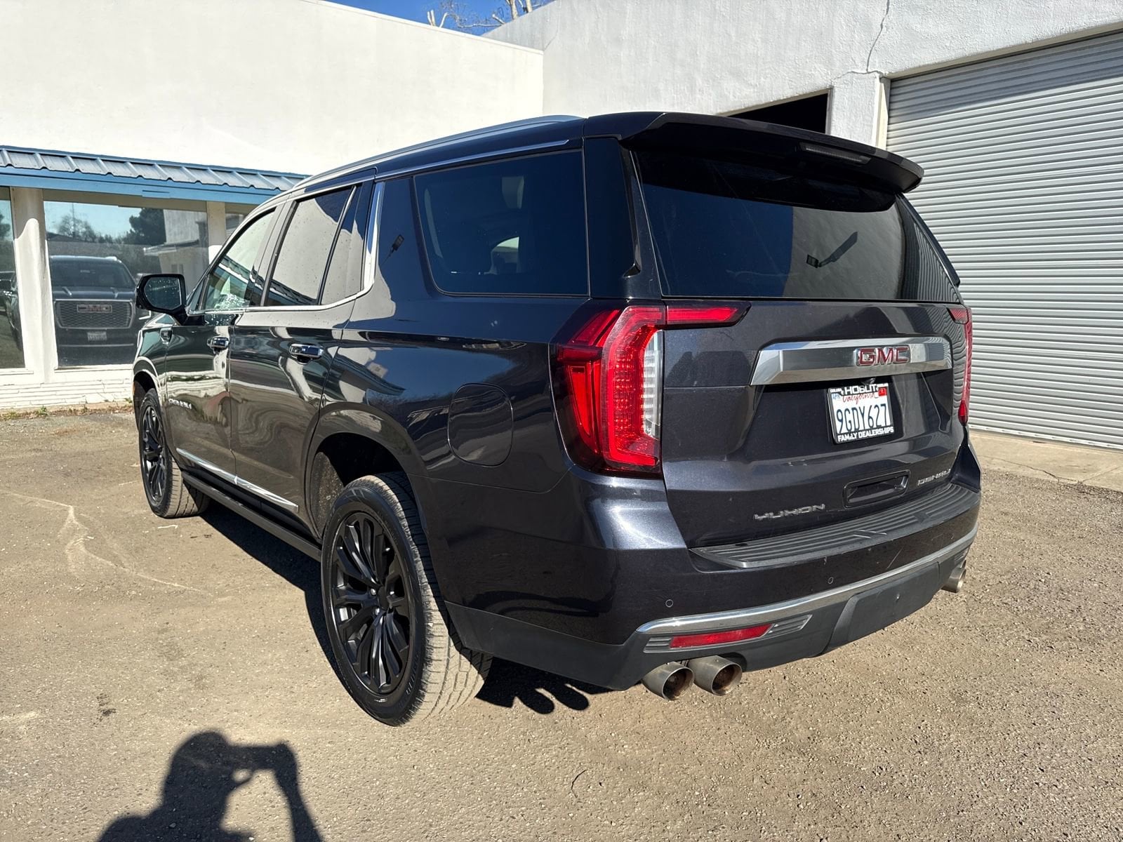 2023 GMC Yukon Denali photo 2