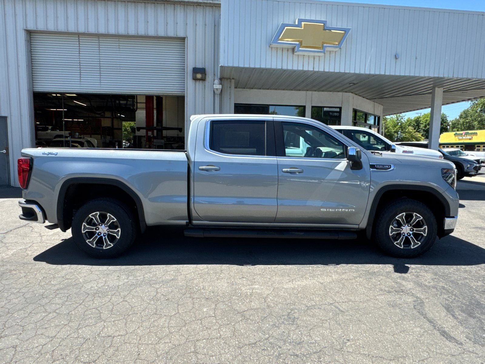 2025 Gmc Sierra 1500 SLE photo 2