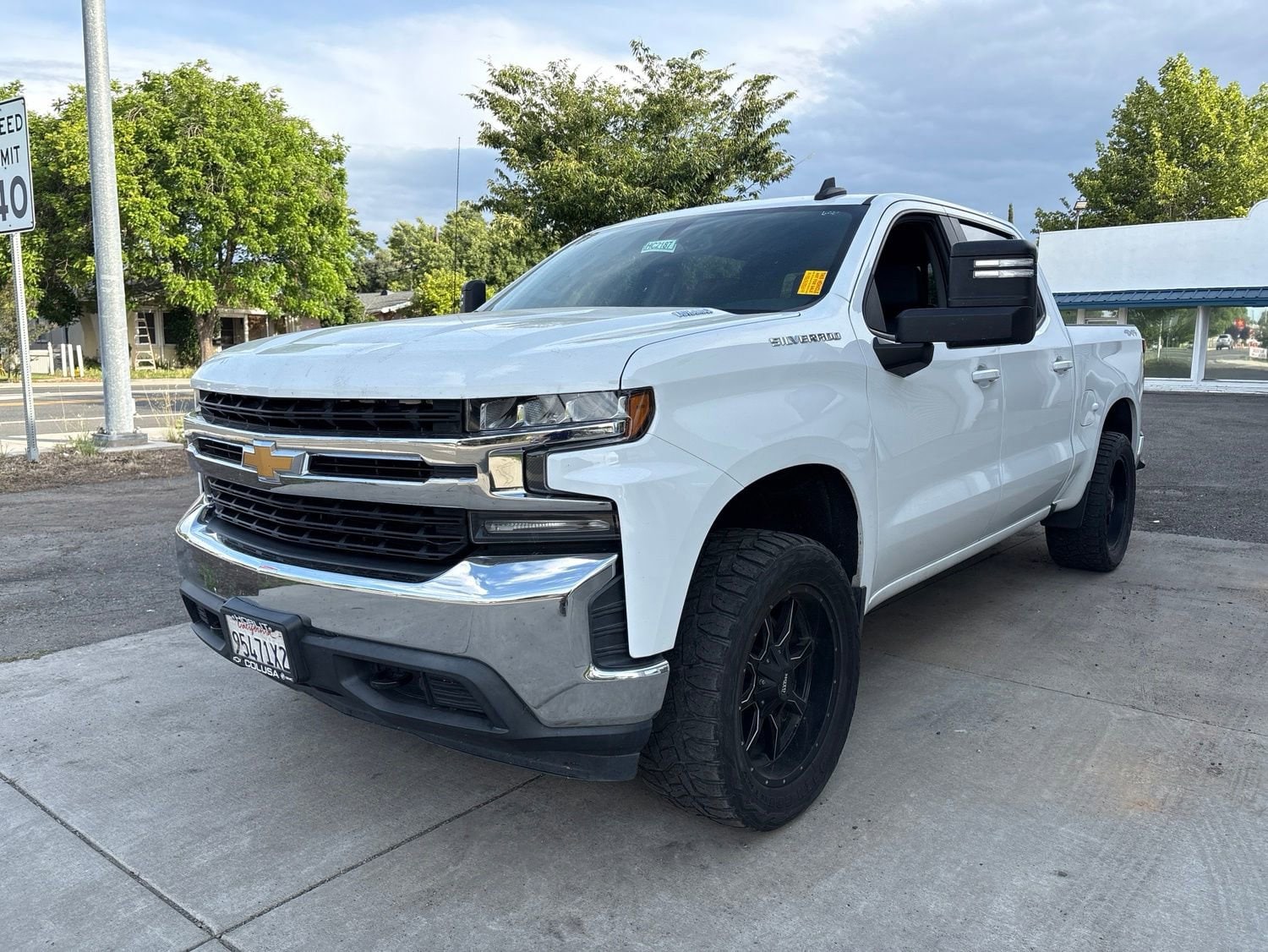 2020 Chevrolet Silverado 1500 LT photo 2