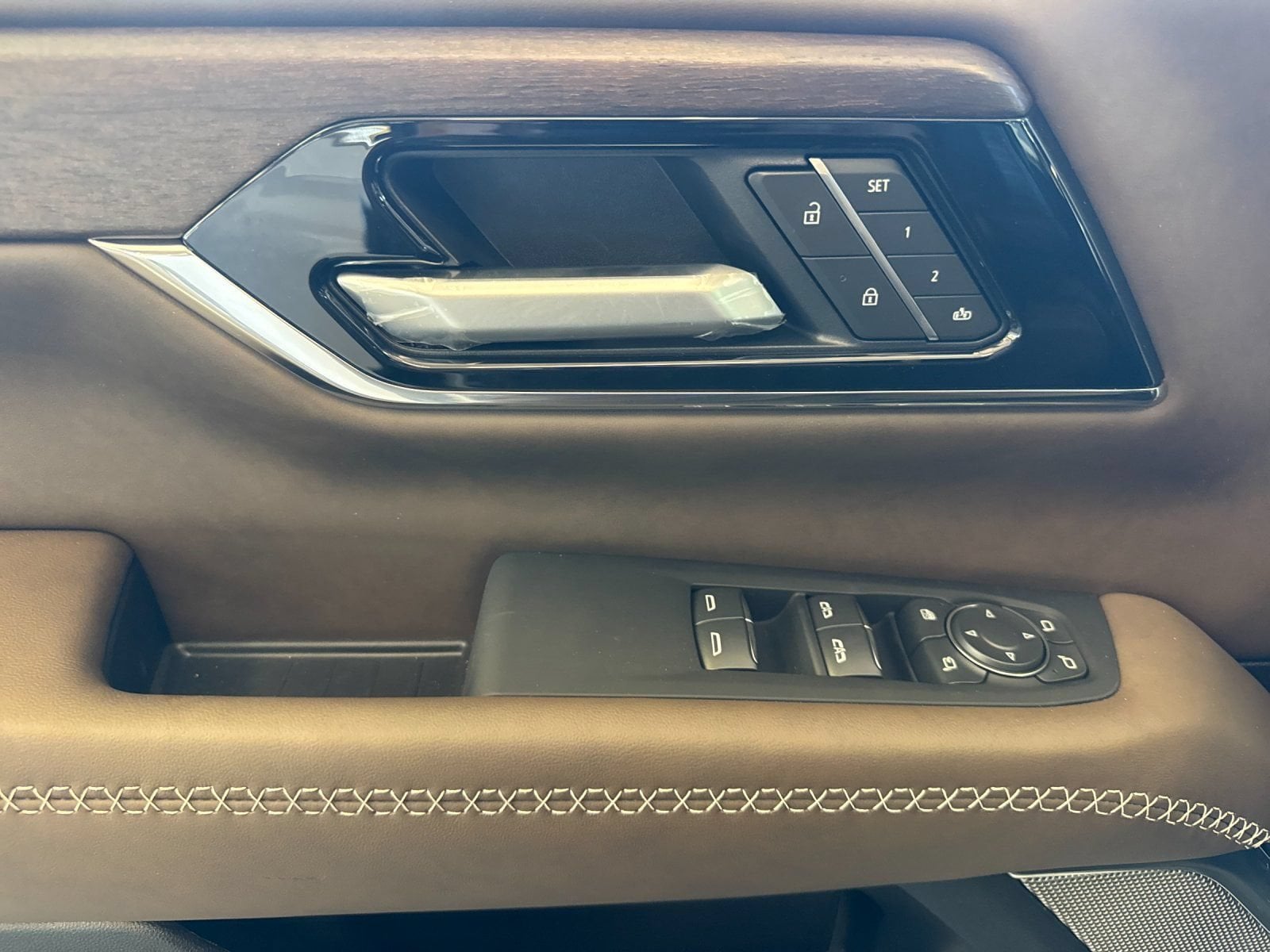 2026 GMC Yukon Denali Ultimate - Photo 10