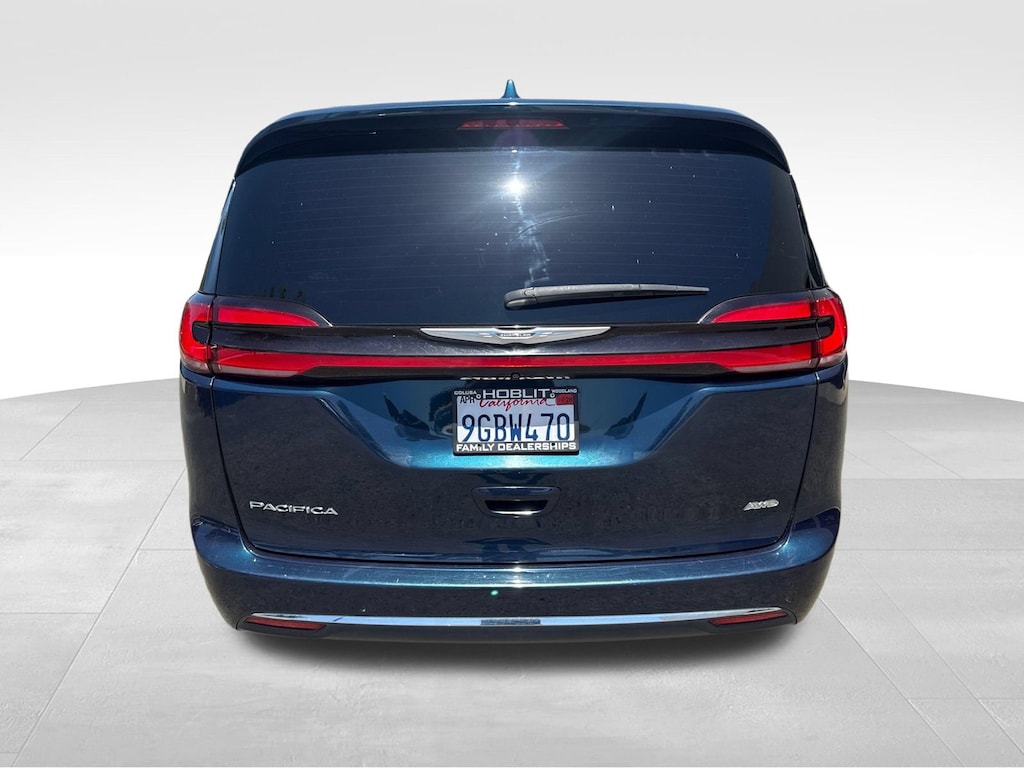 Used 2022 Chrysler Pacifica Touring L AWD Minivan
