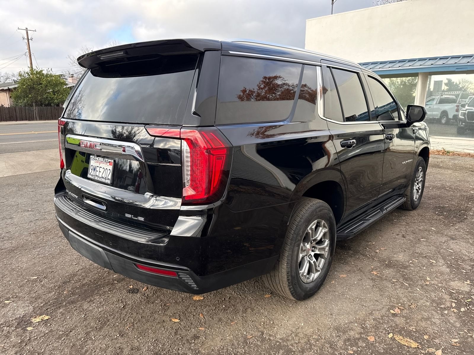 2024 GMC Yukon SLE photo 4