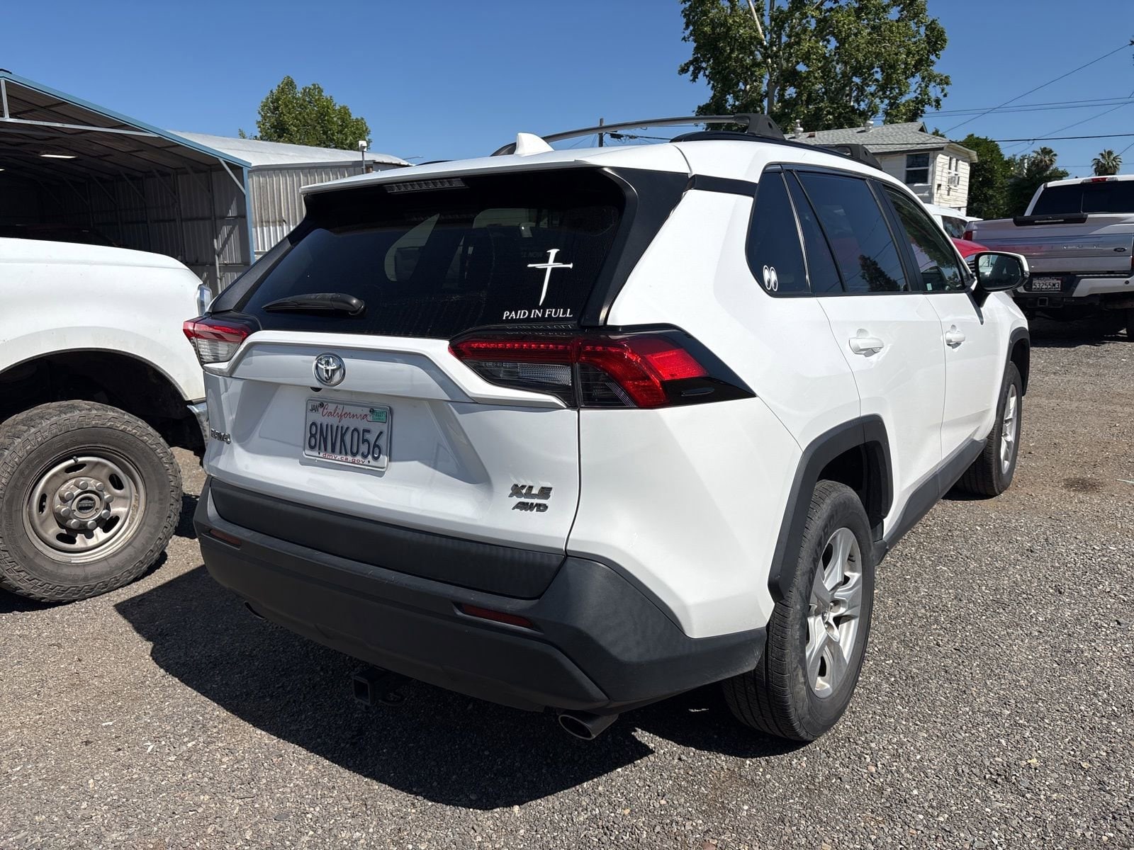 2020 Toyota RAV4 XLE photo 4