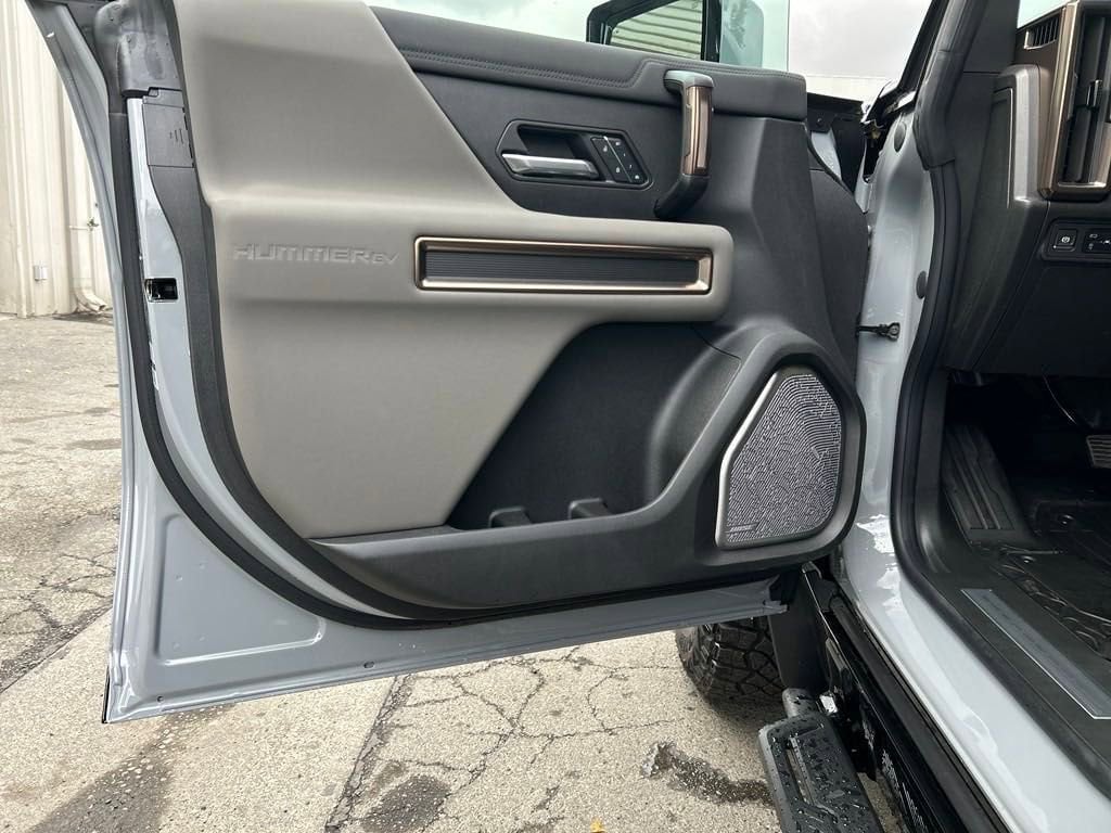 2025 GMC HUMMER EV 2X - Photo 10