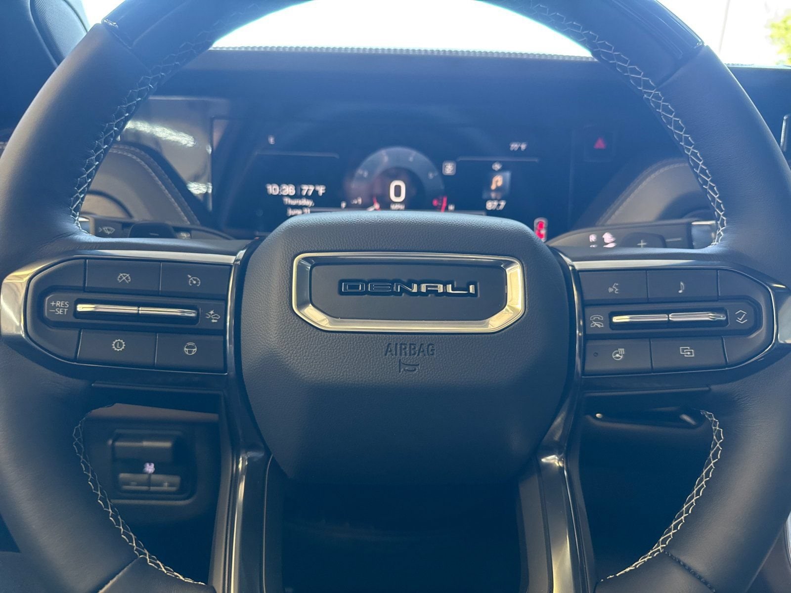 2026 GMC Yukon Denali Ultimate - Photo 27