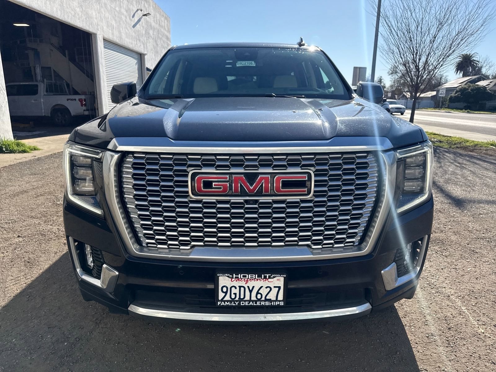 2023 GMC Yukon Denali photo 3