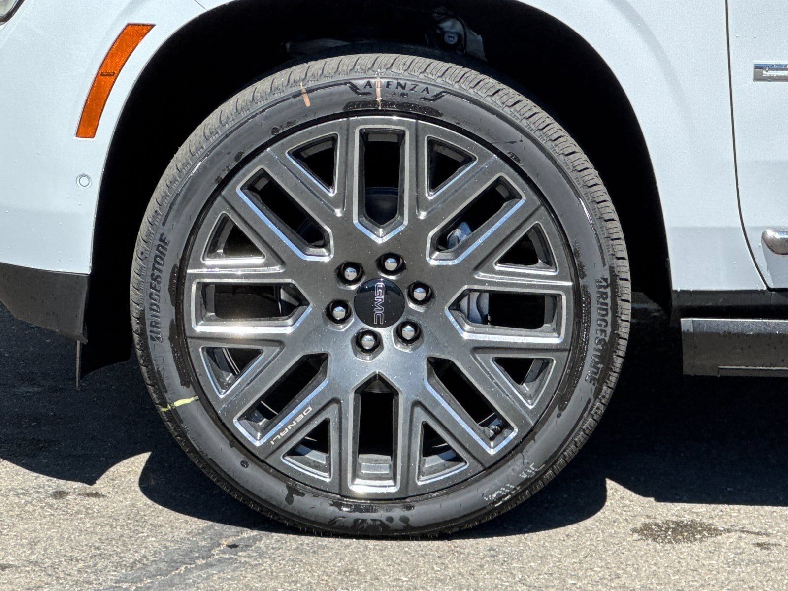 2026 GMC Yukon Denali Ultimate - Photo 32