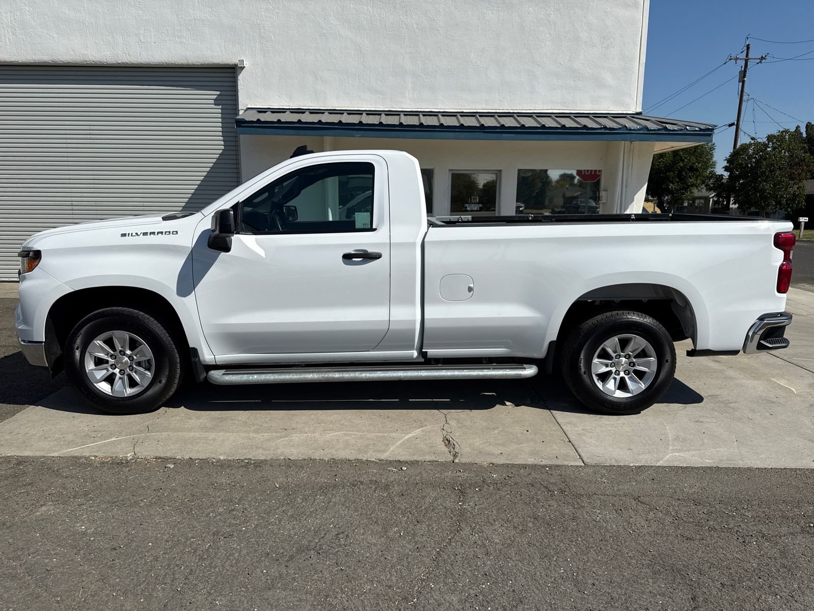 2024 Chevrolet Silverado 1500 photo 2