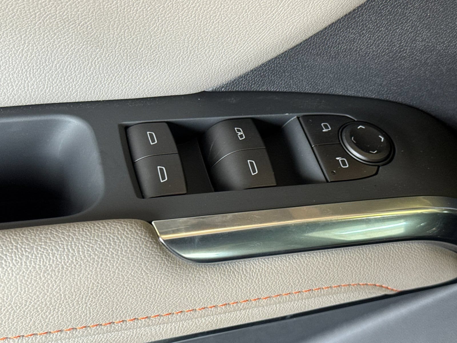 2026 Chevrolet Traverse LT - Photo 12