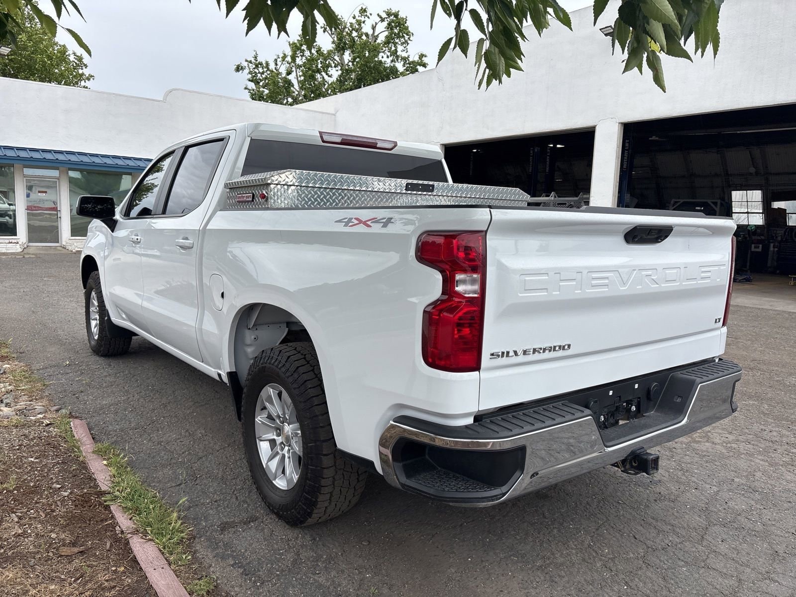2023 Chevrolet Silverado 1500 LT photo 3