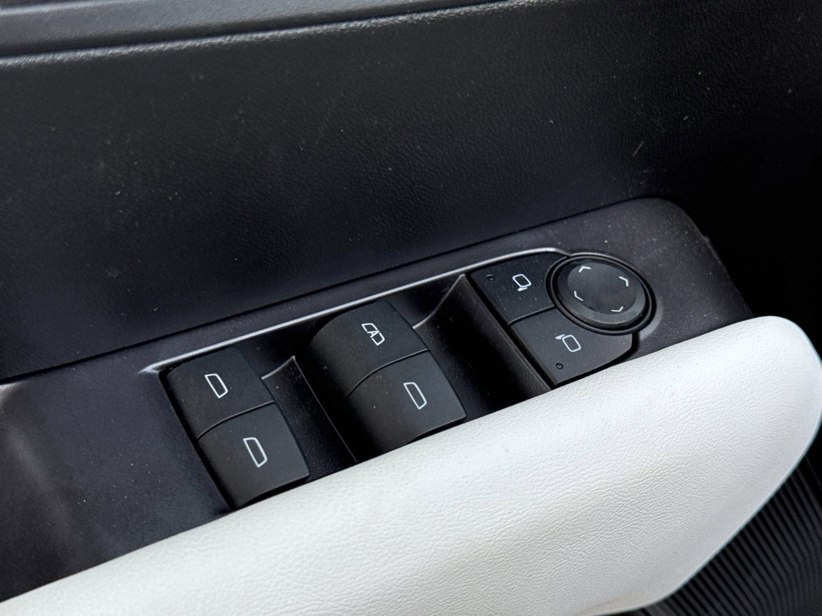 2024 GMC Canyon AT4X - Photo 11