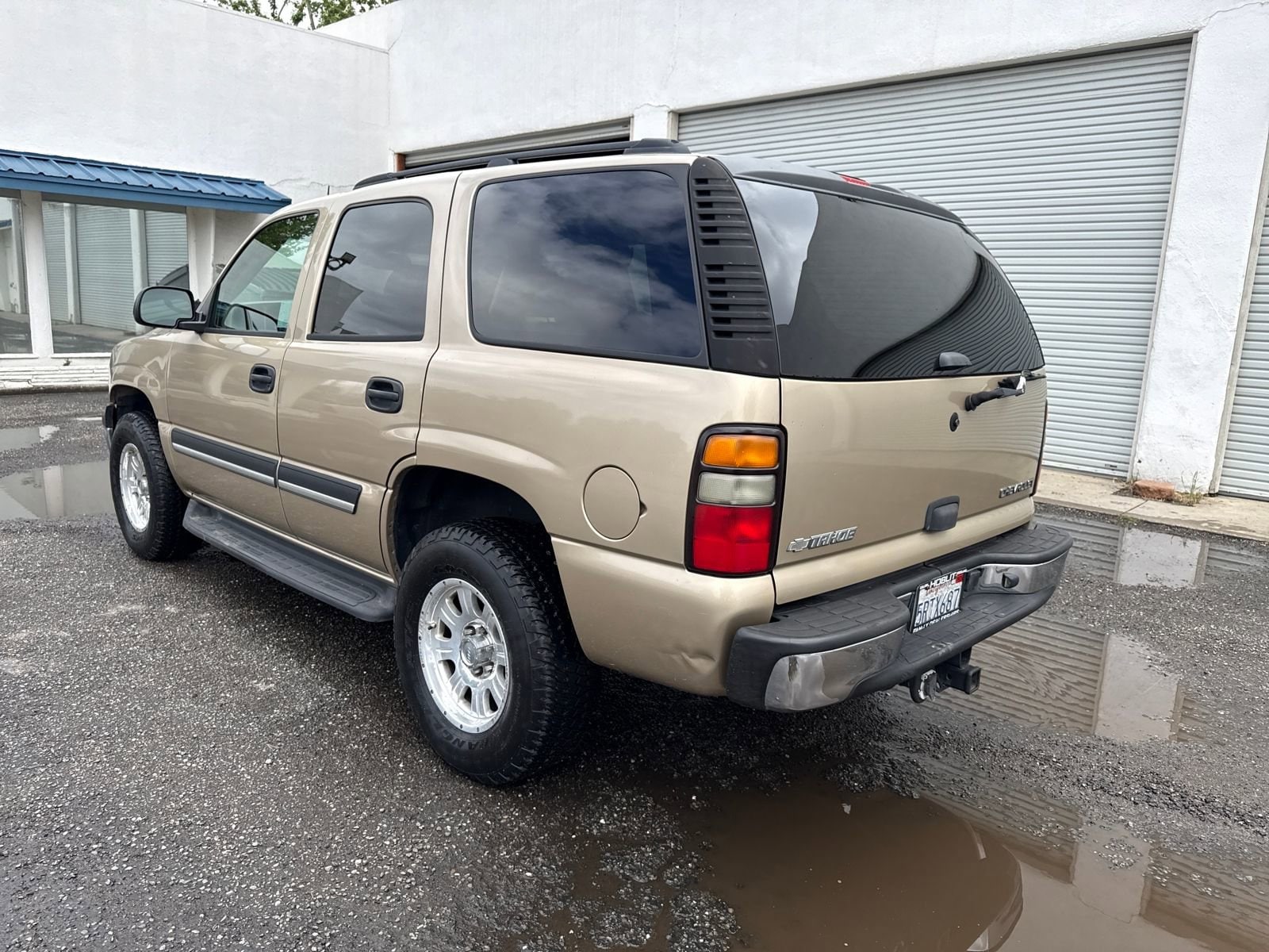 2005 Chevrolet Tahoe LS photo 2