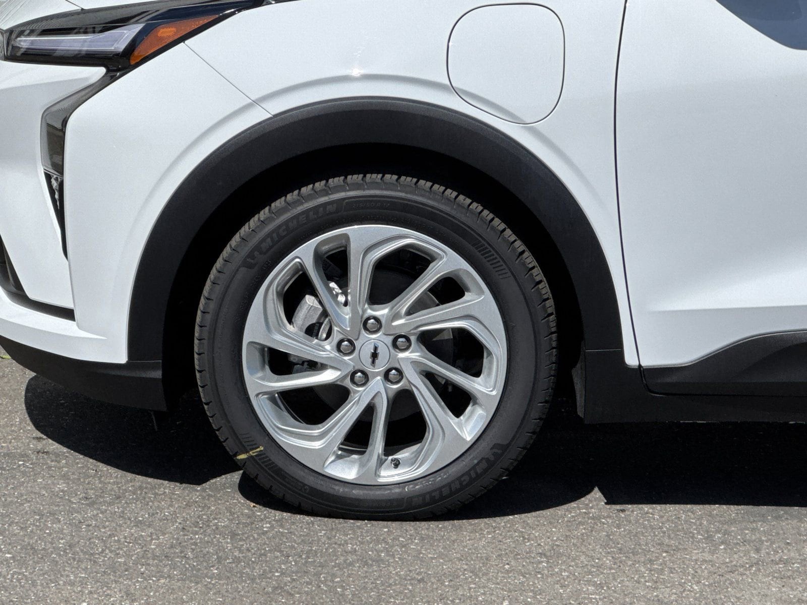 2027 Chevrolet Bolt LT - Photo 28