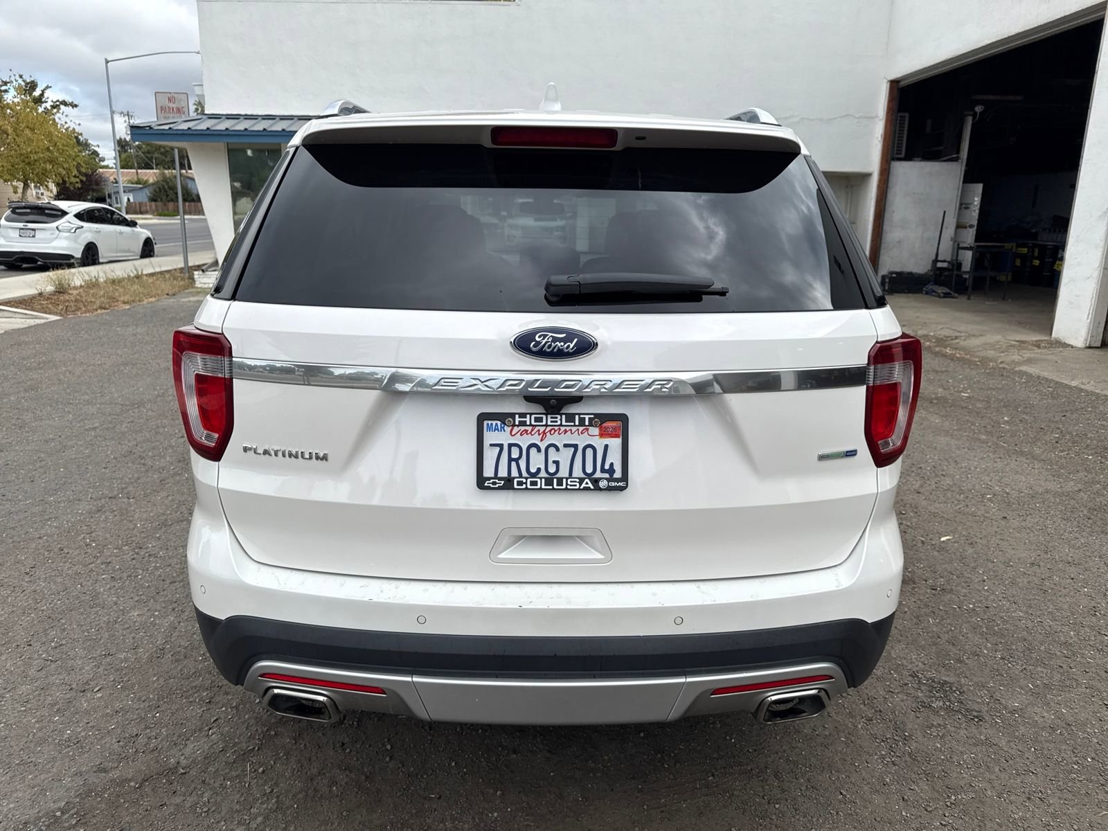 2016 Ford Explorer Platinum photo 2