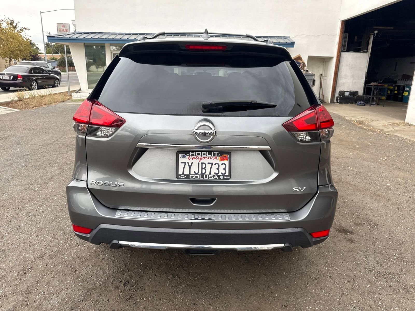 2017 Nissan Rogue SV photo 4