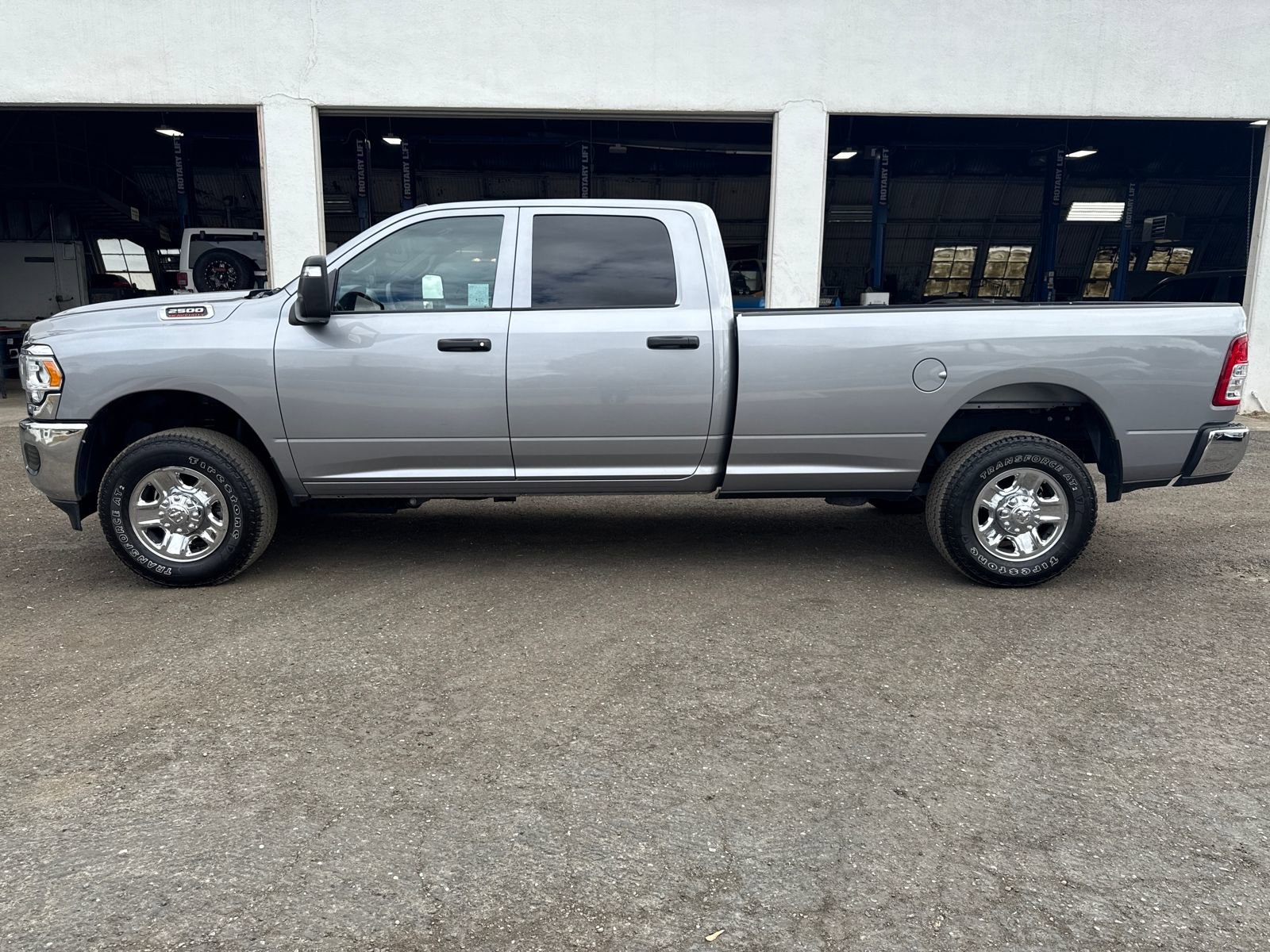 2024 Ram 2500 Tradesman photo 2