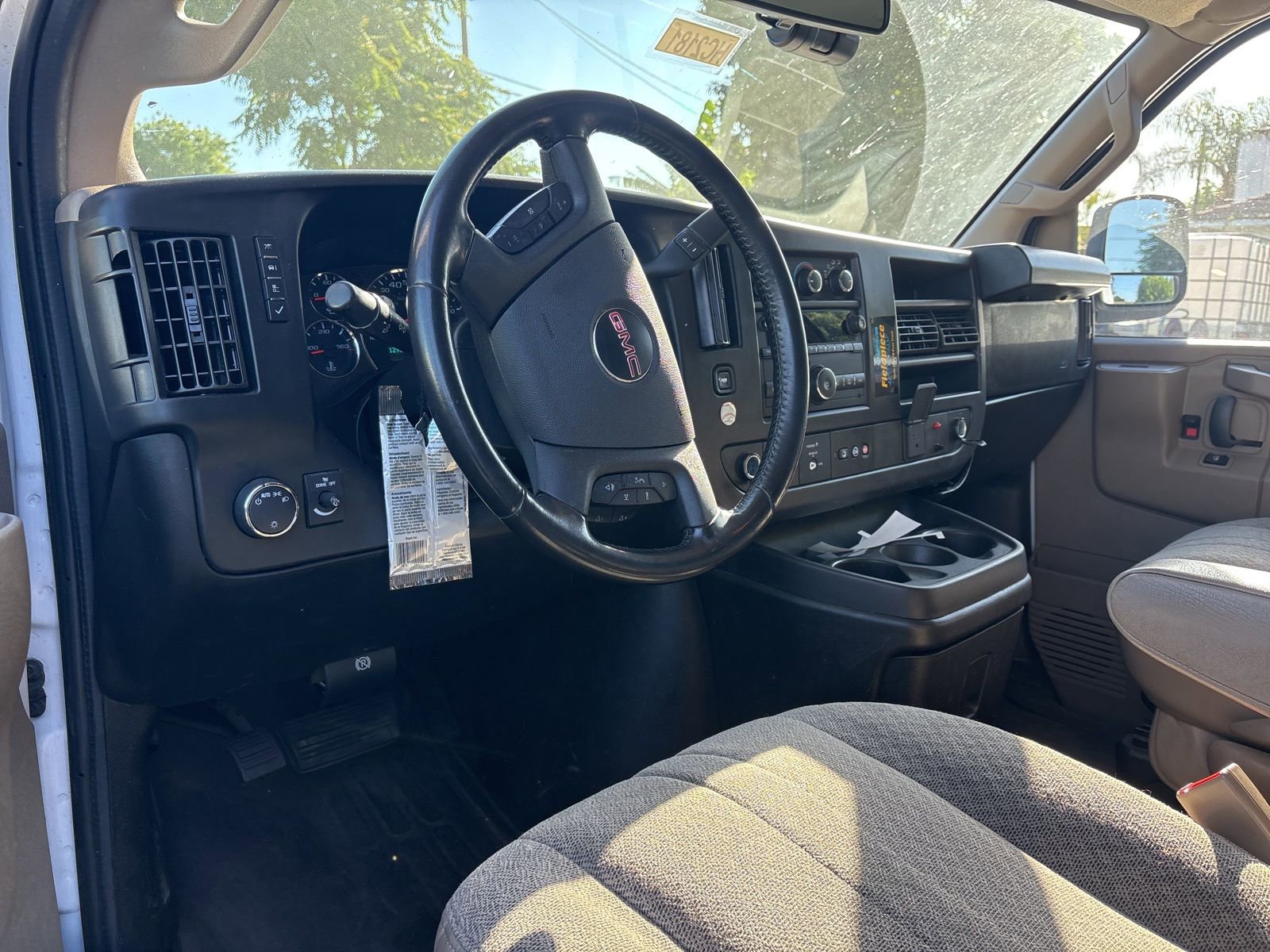 2022 GMC Savana Cargo 2500 Work Van photo 5