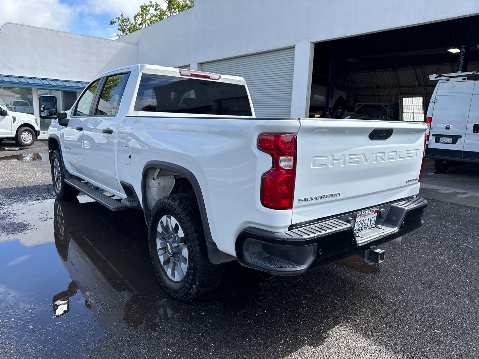 2024 Chevrolet Silverado 2500 HD Custom photo 2