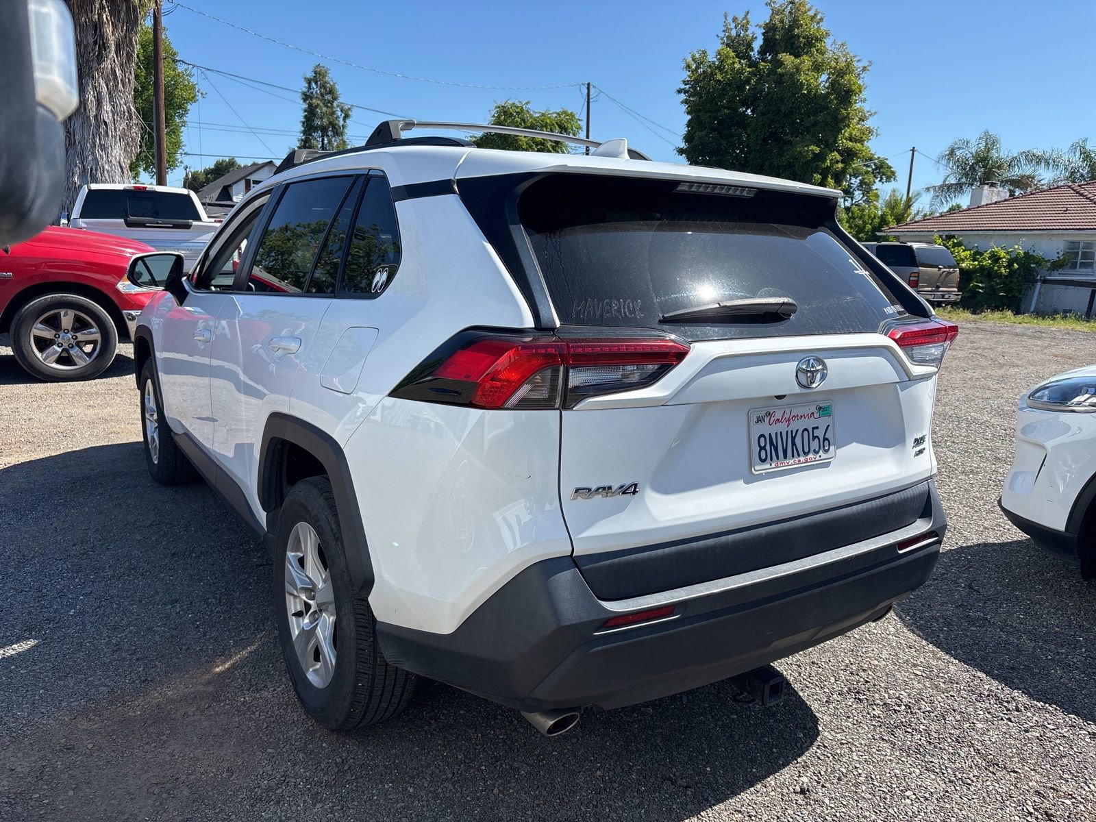 2020 Toyota RAV4 XLE photo 3