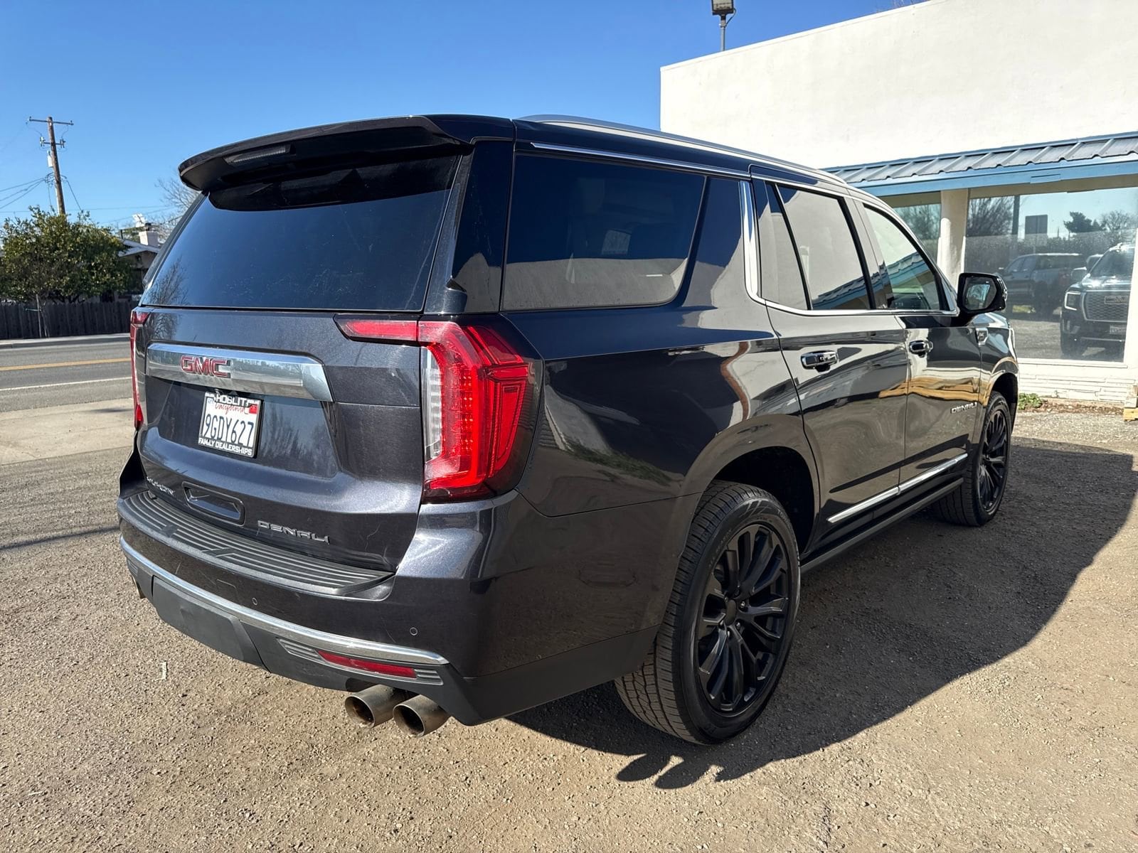 2023 GMC Yukon Denali photo 4