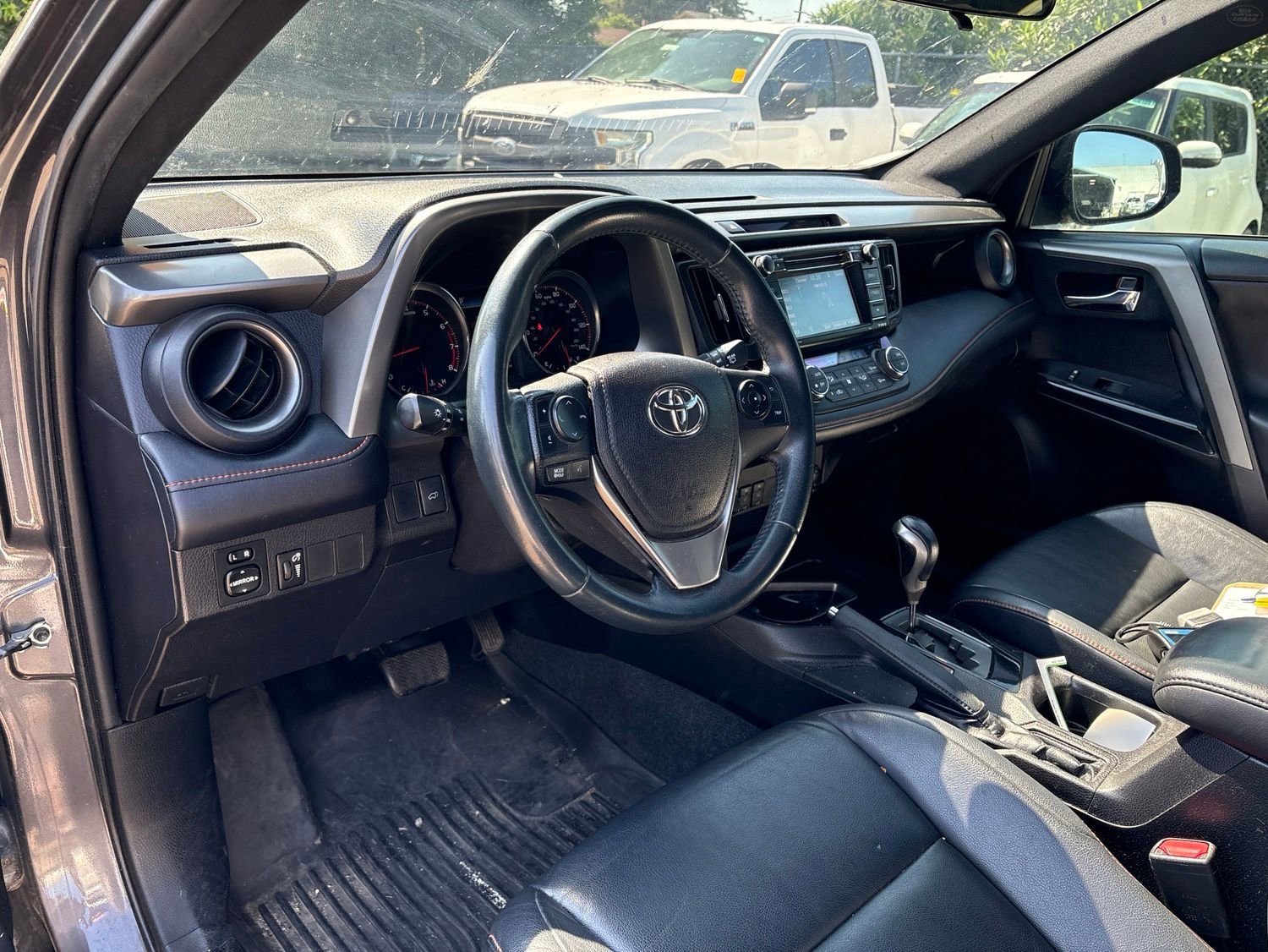 2016 Toyota RAV4 SE photo 5