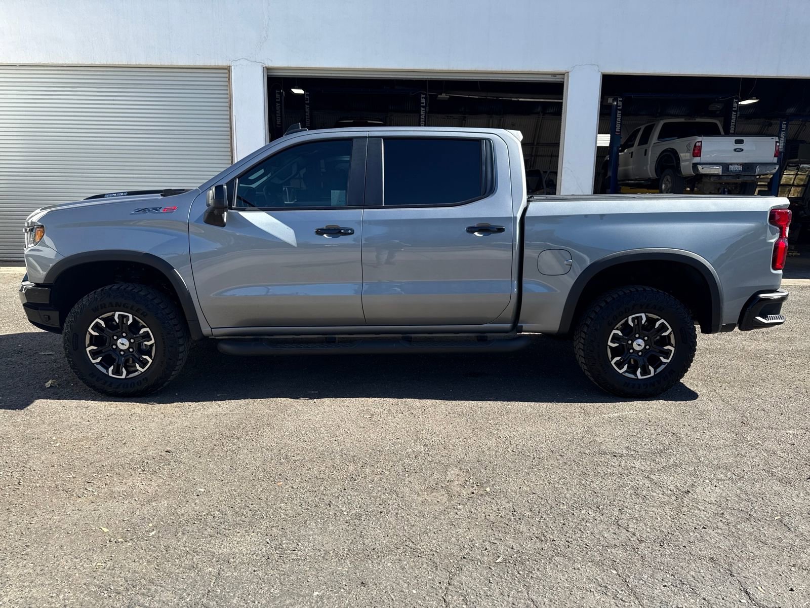 2024 Chevrolet Silverado 1500 ZR2 photo 2