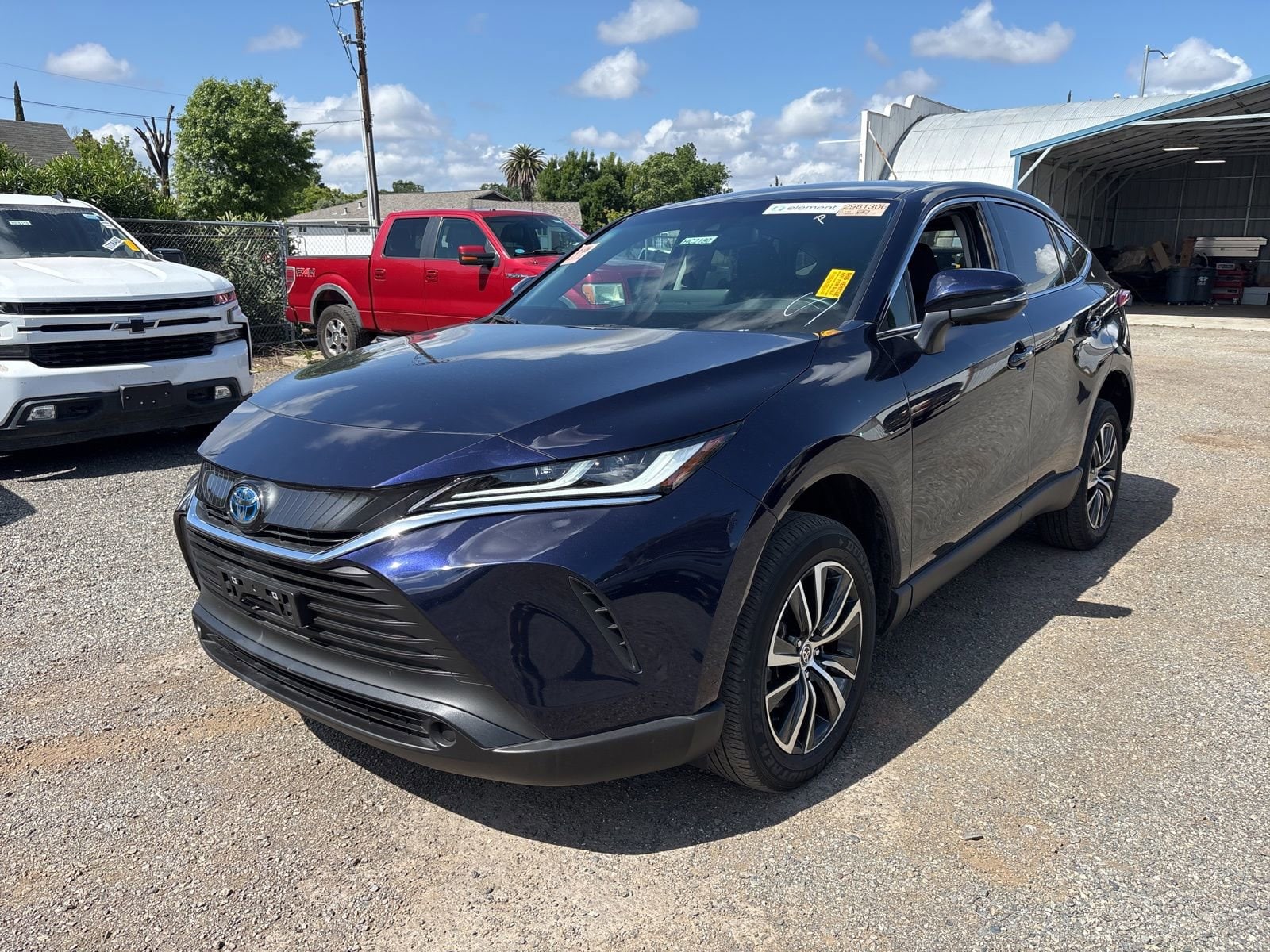 2024 Toyota Venza LE photo 2