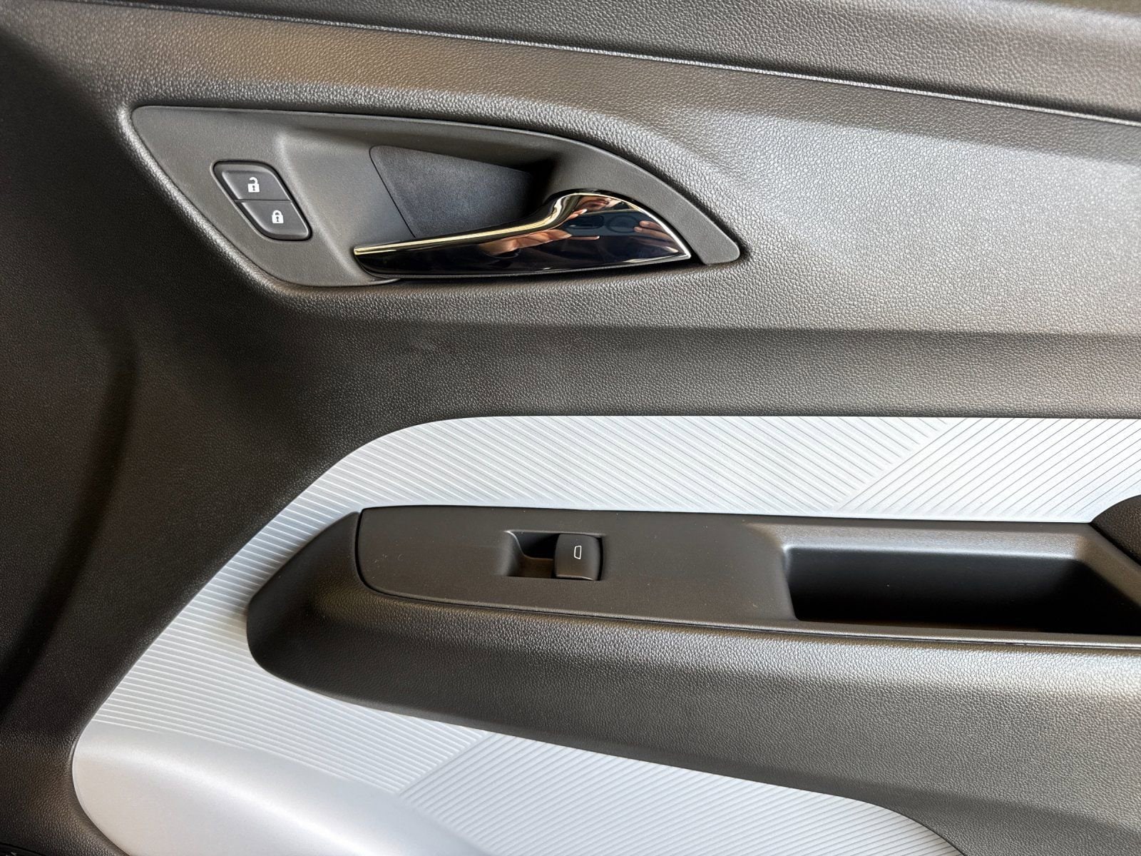 2027 Chevrolet Bolt LT - Photo 17