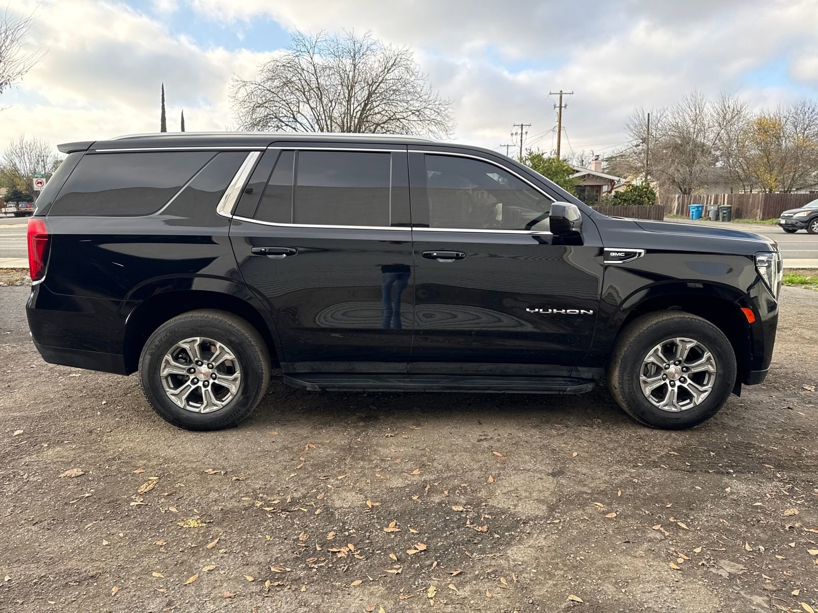 2024 GMC Yukon SLE photo 5