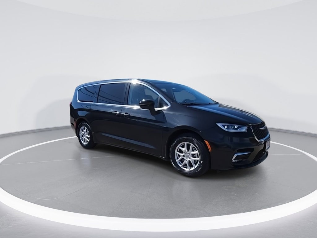 Certified 2023 Chrysler Pacifica Touring L Minivan/Van