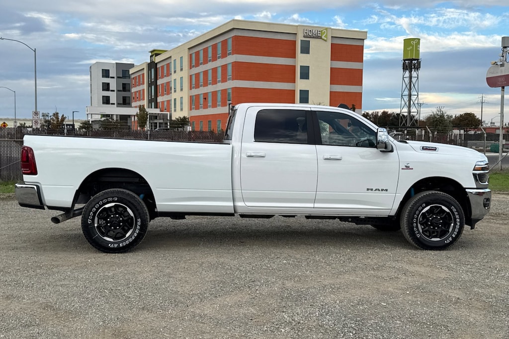 New 2026 Ram 2500 LARAMIE CREW CAB 4X4 8' BOX Pickup