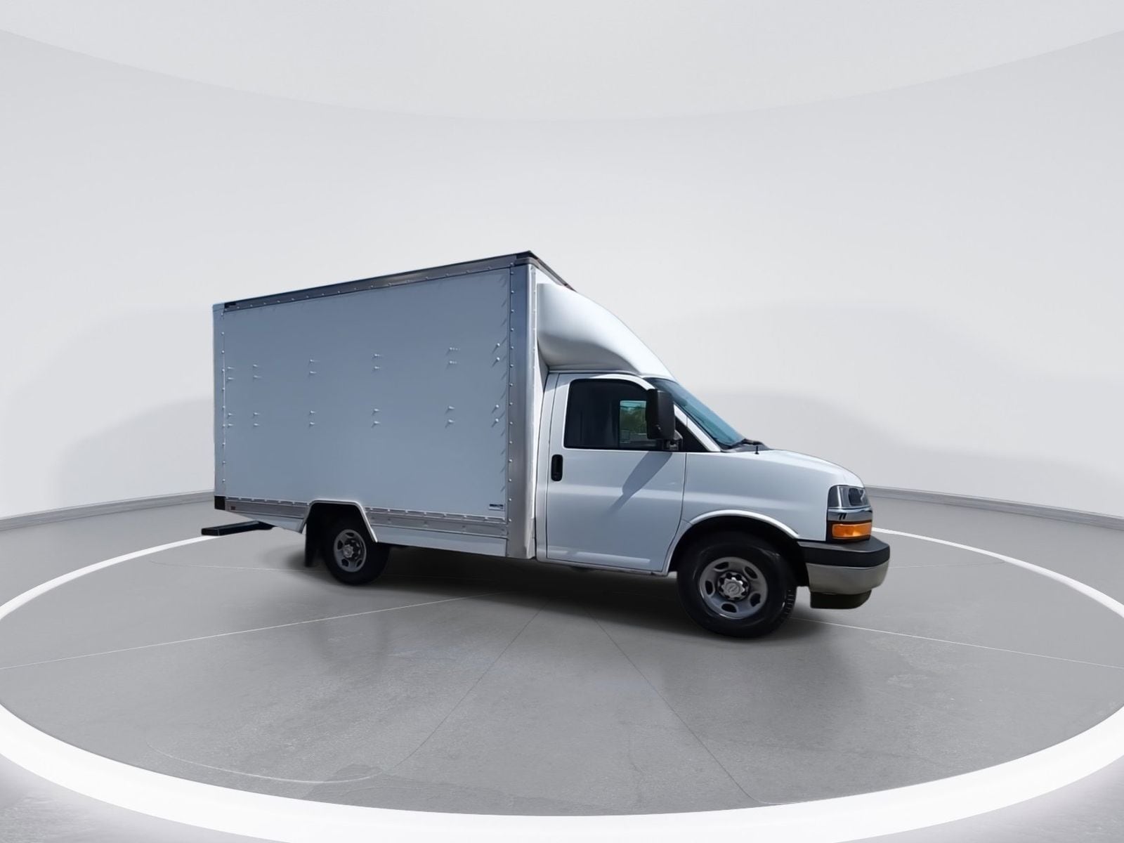 2017 Chevrolet Express 3500 Work Van Cutaway photo 2