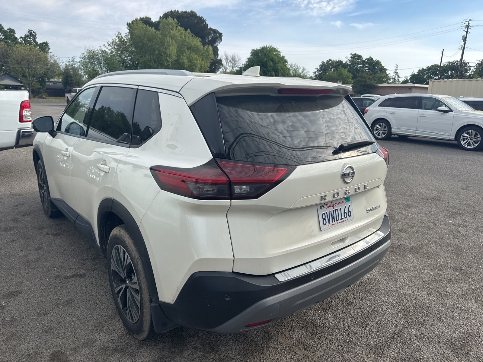 2021 Nissan Rogue SV photo 2