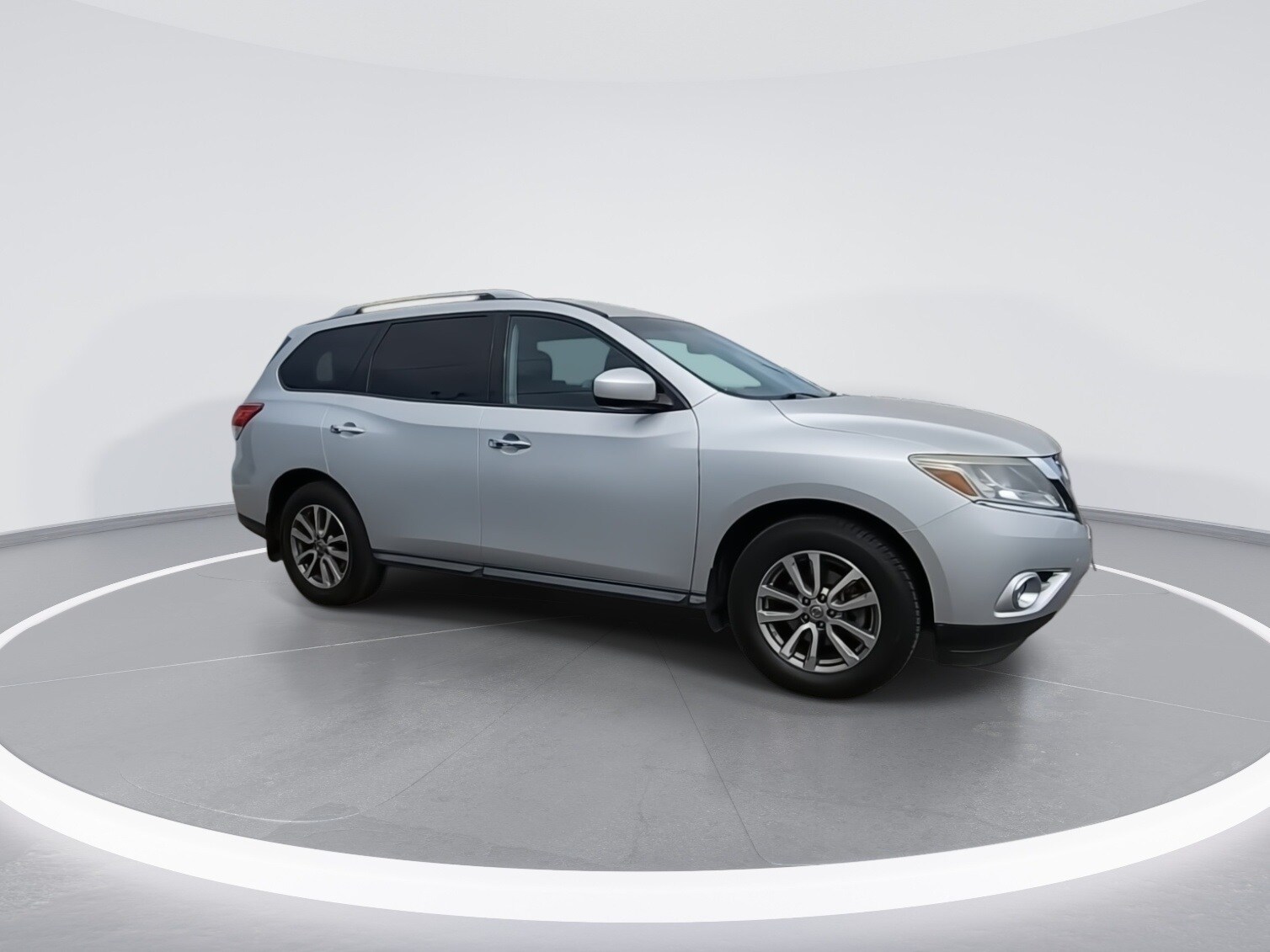2016 Nissan Pathfinder SV photo 2