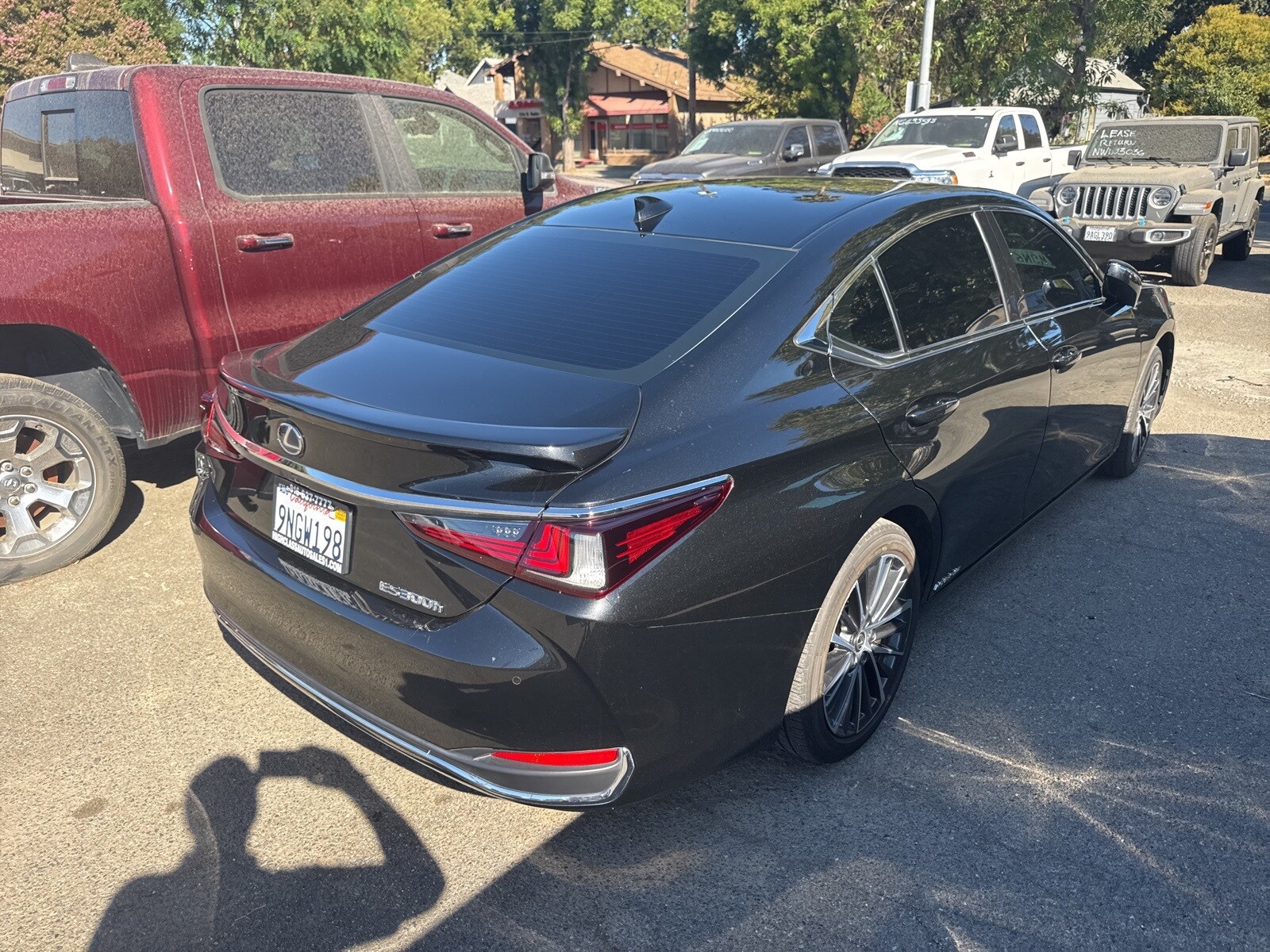 2022 Lexus ES 300h photo 3