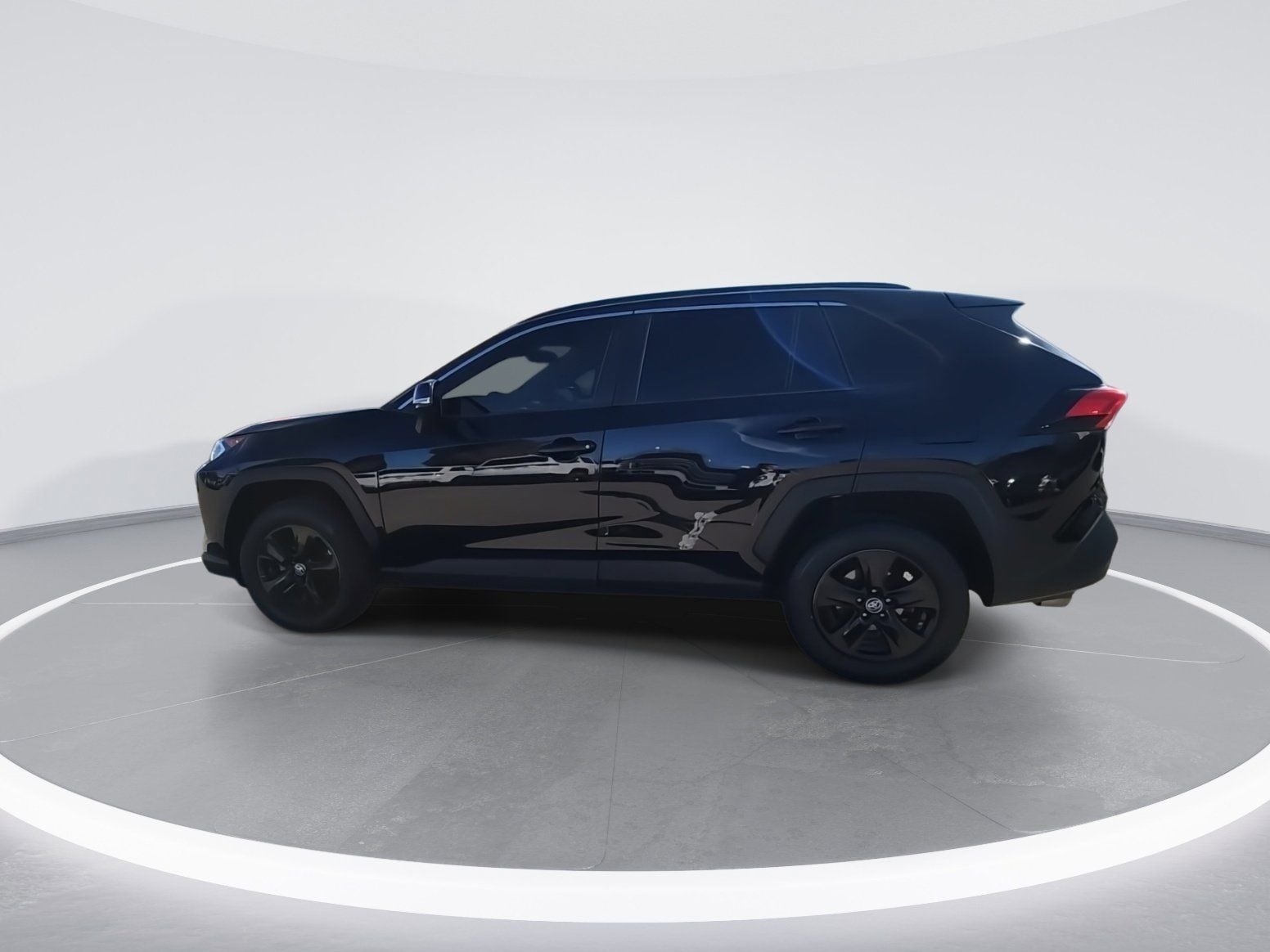 2021 Toyota RAV4 XLE photo 4