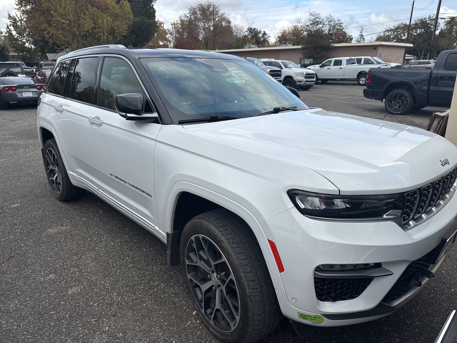 2023 Jeep Grand Cherokee Summit Reserve 4xe photo 4